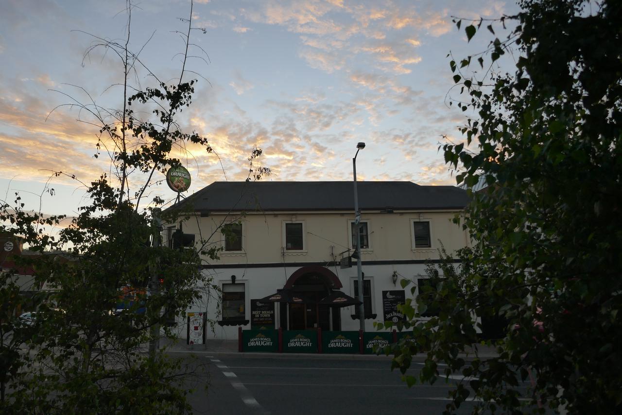 לונסטון Okeefes Hotel Backpackers מראה חיצוני תמונה